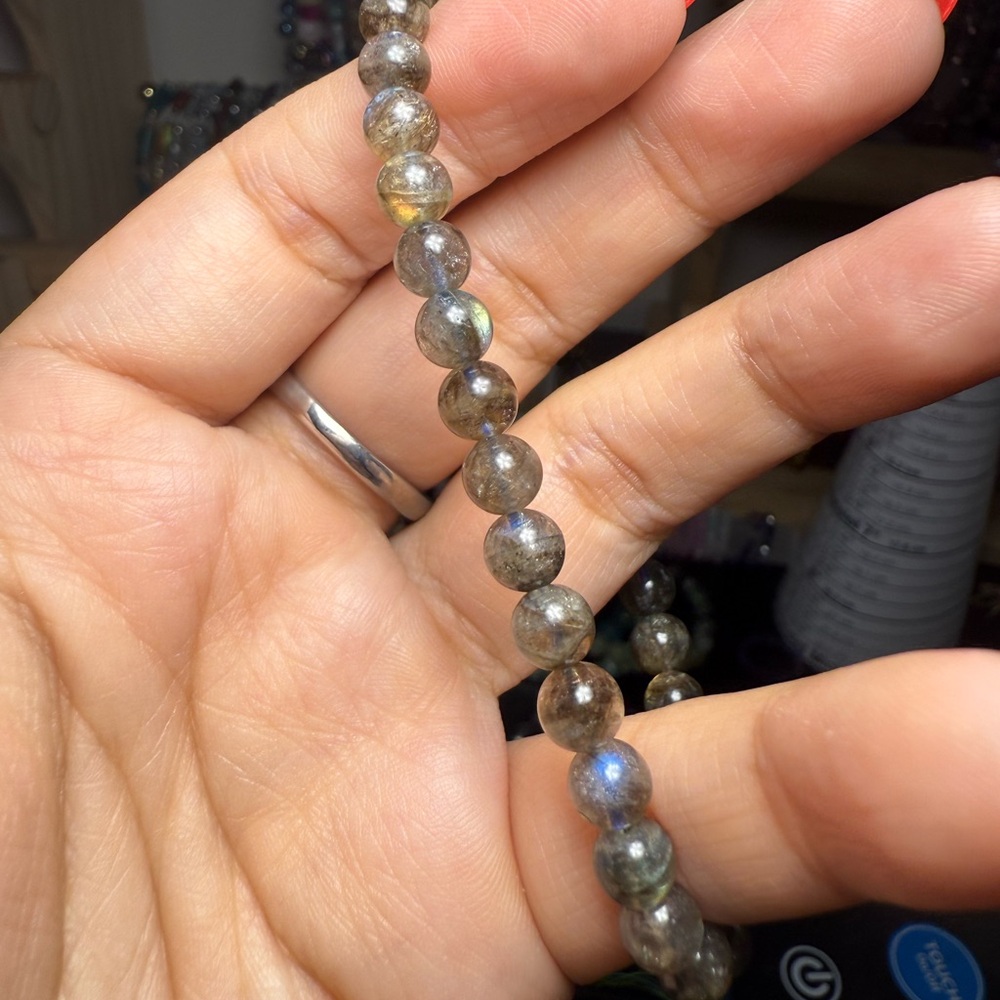 🌌 Flashy Labradorite Bracelet (6mm) 🌌 - Picture 3 of 4